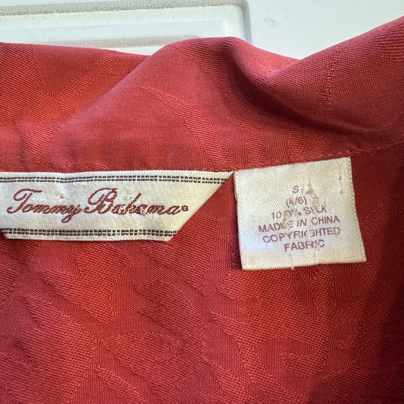 Tommy Bahama Women's Sz Small 100% Silk Red Floral Button Up Blouse Short Top - Picture 4 of 6